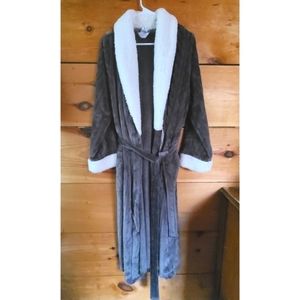 Liz Claiborne Winter Robe